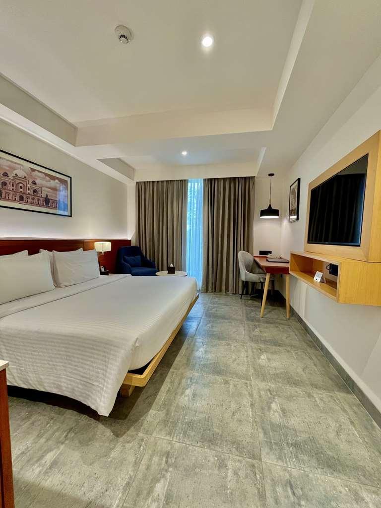 Hotel Western Maharani Bagh *