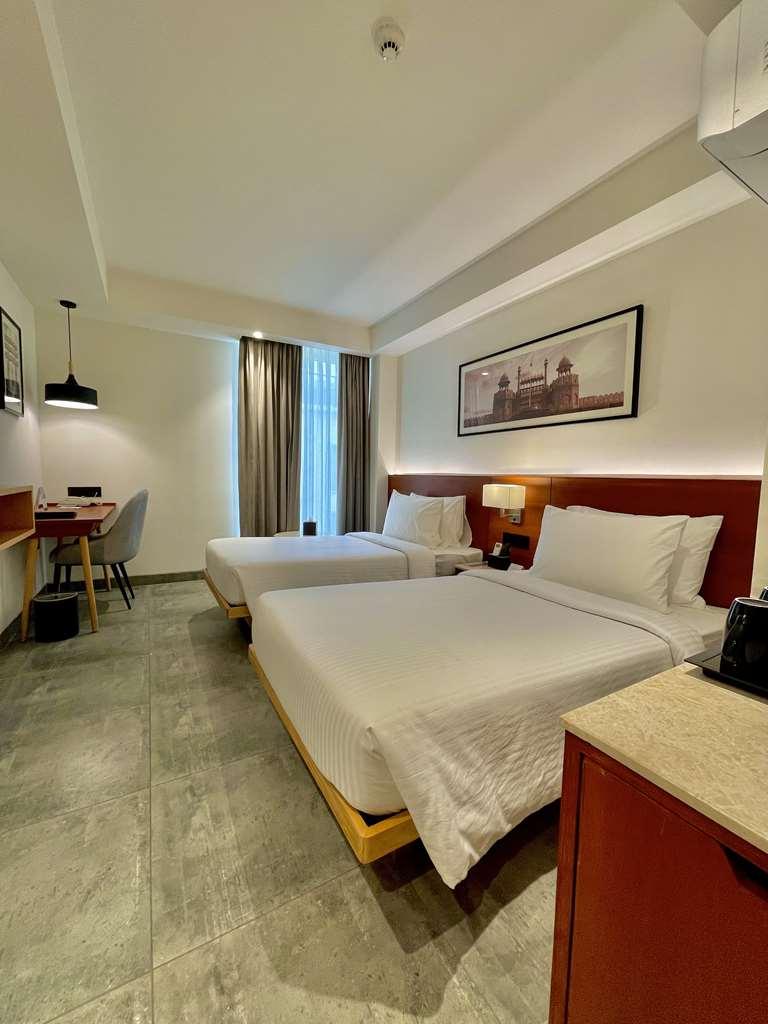 Hotel Western Maharani Bagh