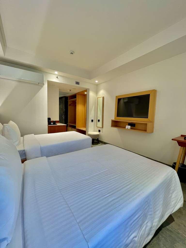 Hotel Western Maharani Bagh *