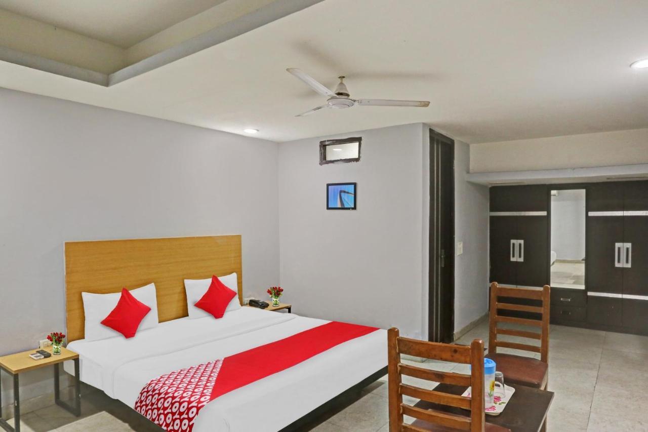 Hotel Oyo Flagship Red Near V3s Mall Nova Deli