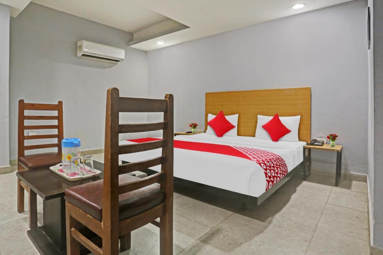 Hotel Oyo Flagship Red Near V3s Mall Nova Deli