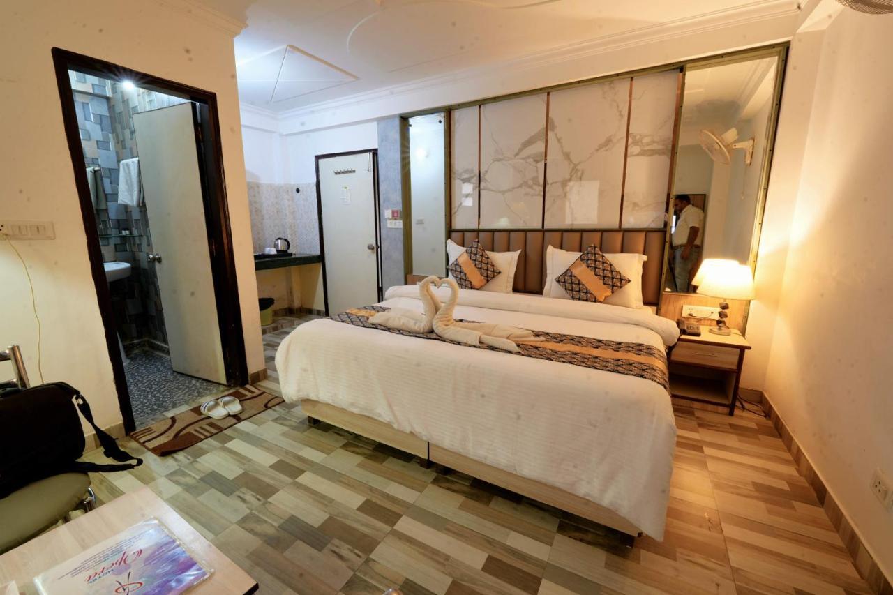 Hotel Opera Near Igi Airport Delhi 3*