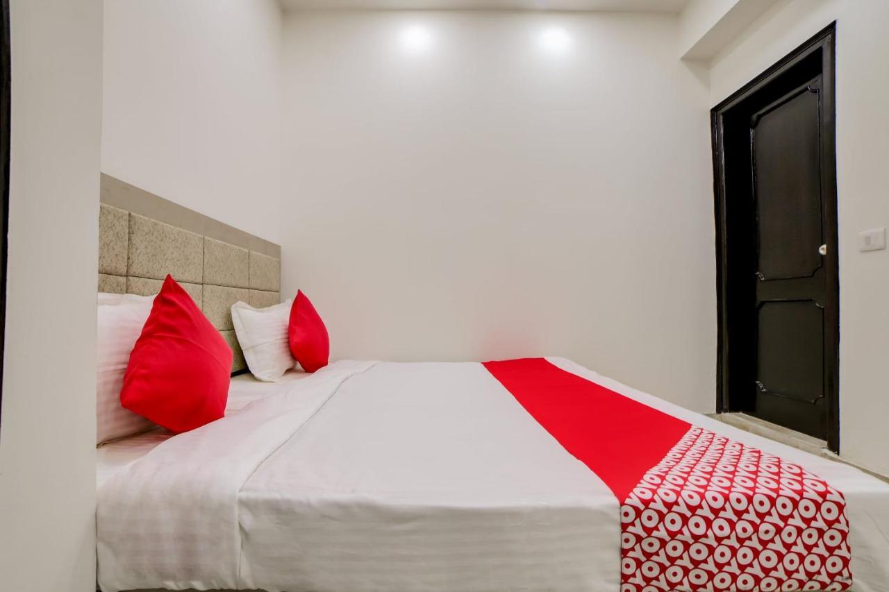 Oyo Bhera Residency Near Peera Garhi Metro Station