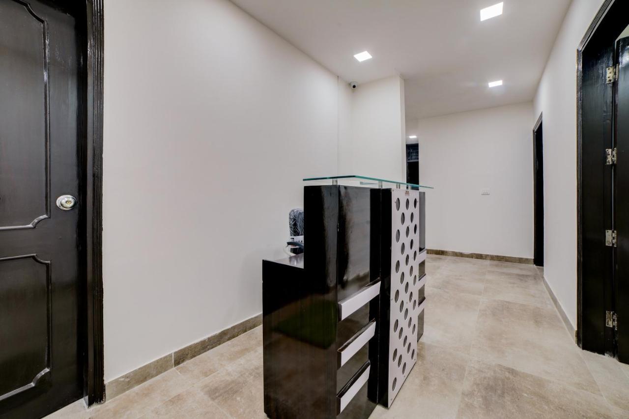 Oyo Bhera Residency Near Peera Garhi Metro Station New Delhi