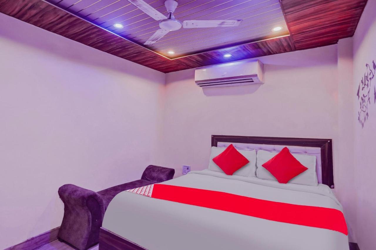 O Flgship International Paradis Near Fg Moters Usmaanpur 3rd Pusta Hotel