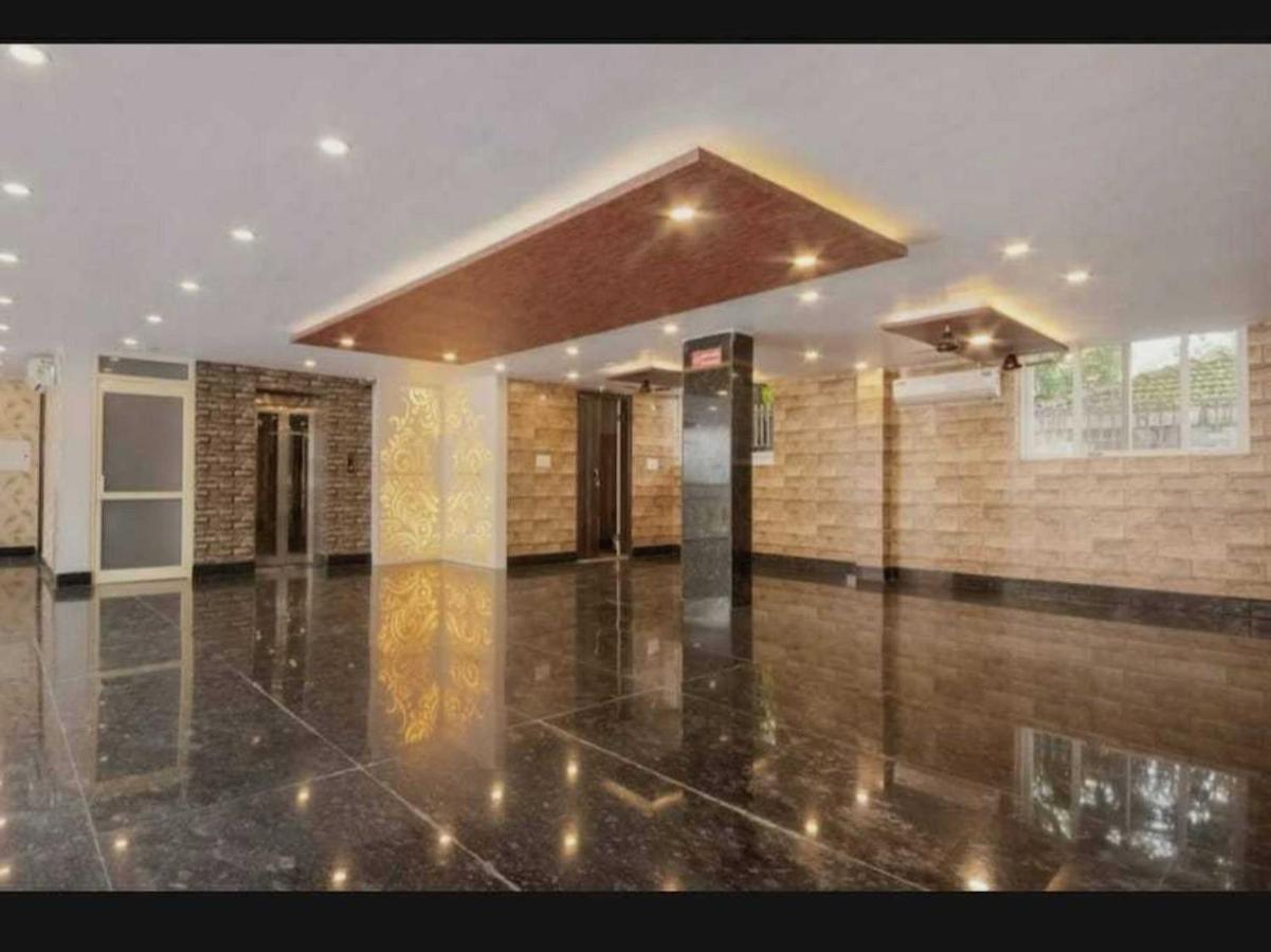 Hotel Oyo Raas Near Nawada Metro Station 3*