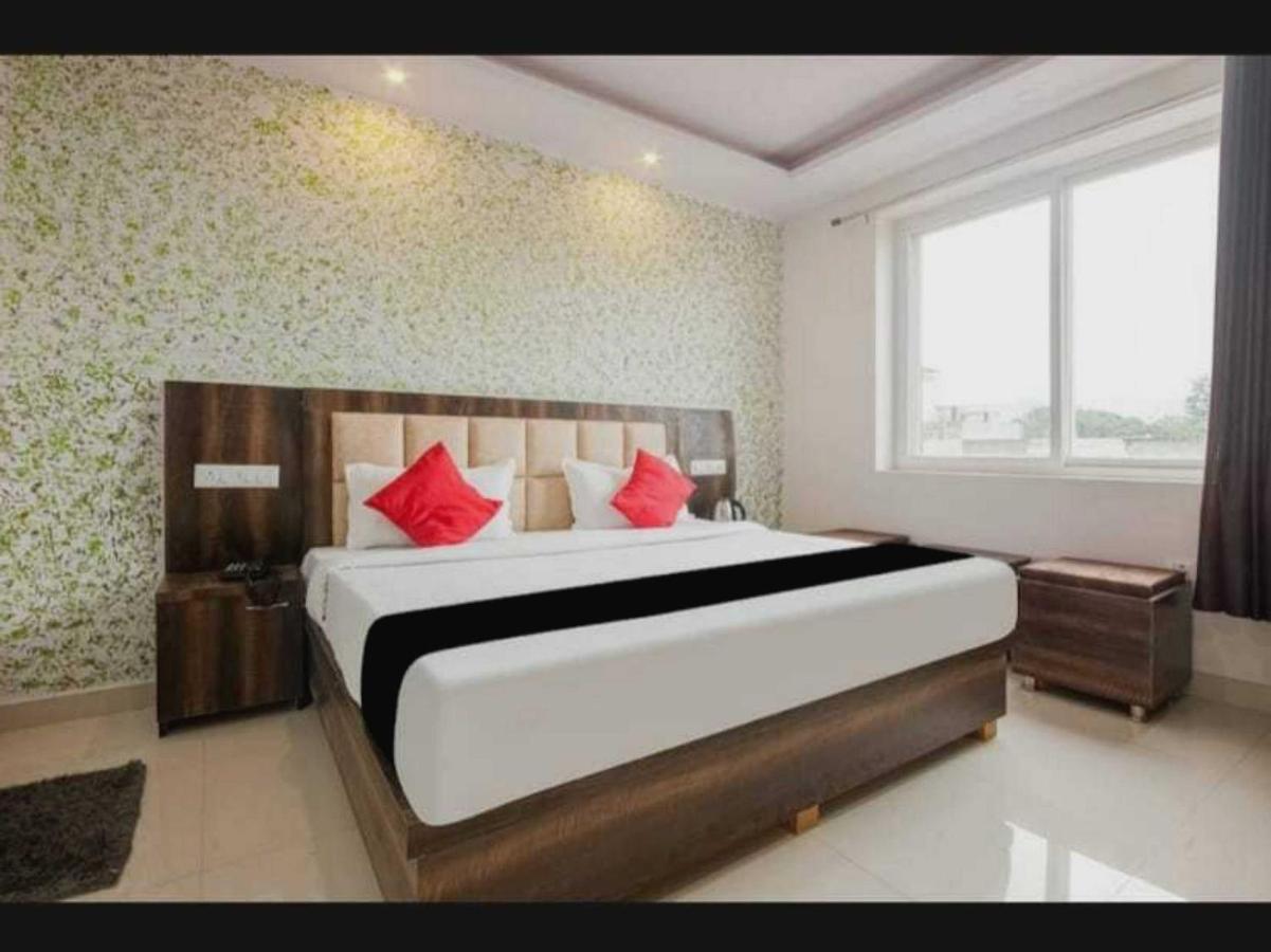 Oyo Raas Near Nawada Metro Station 3* New Delhi