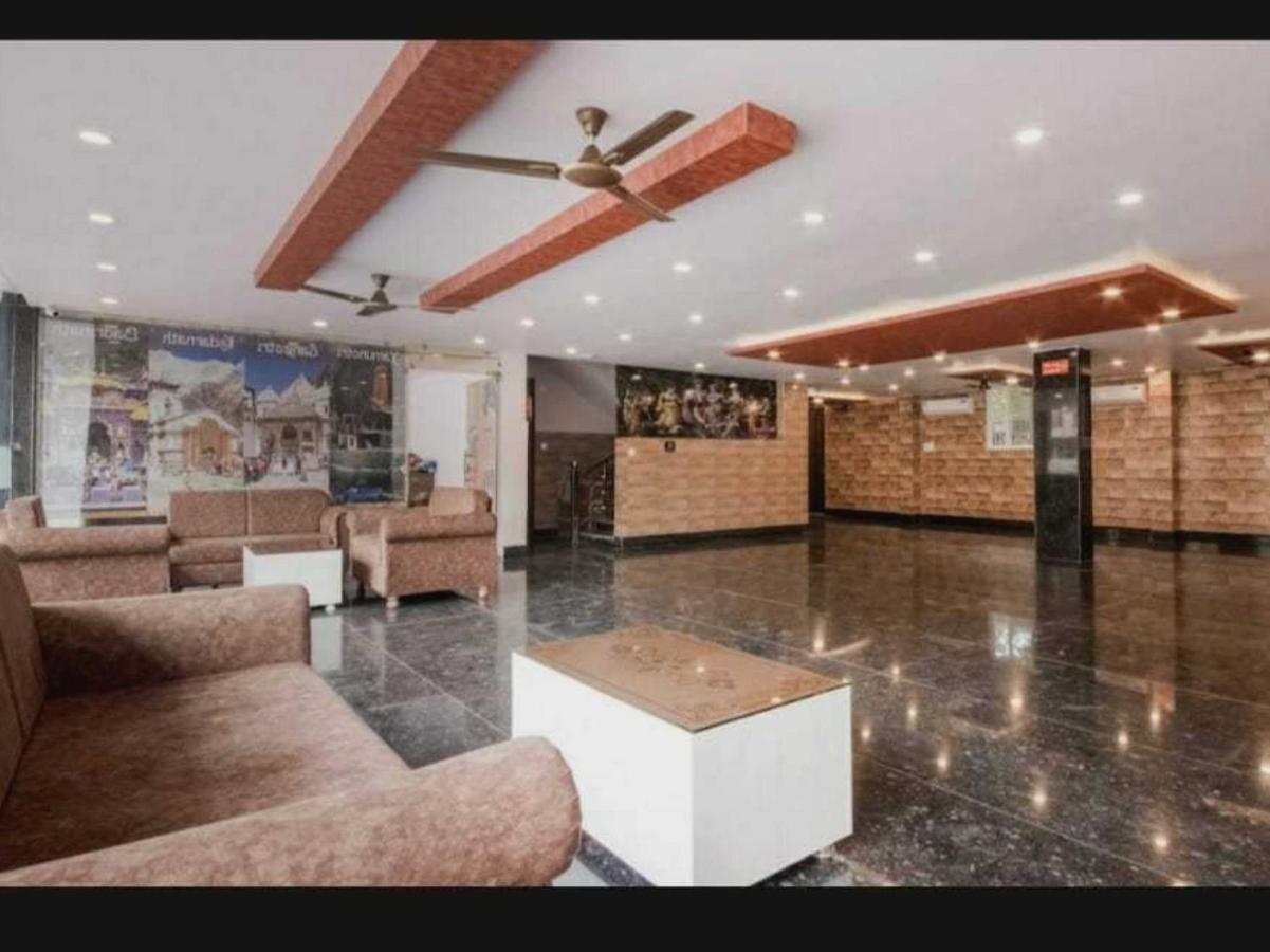 Hotel Oyo Raas Near Nawada Metro Station
