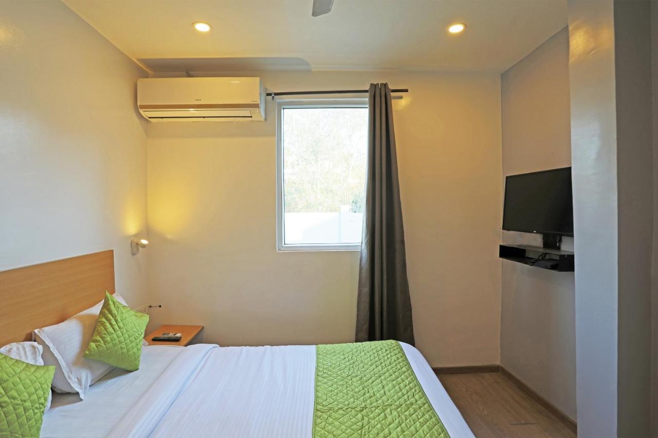 Hotel Yellow Chilli Britannia Chowk- Couple Friendly Local Id Accepted New Delhi