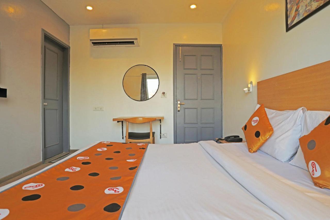 Yellow Chilli Britannia Chowk- Couple Friendly Local Id Accepted 3* New Delhi
