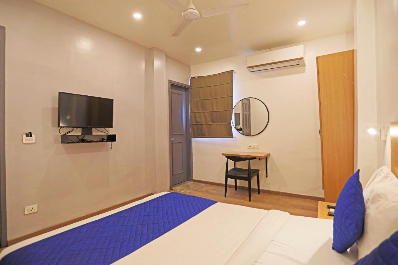 Yellow Chilli Britannia Chowk- Couple Friendly Local Id Accepted 3* New Delhi