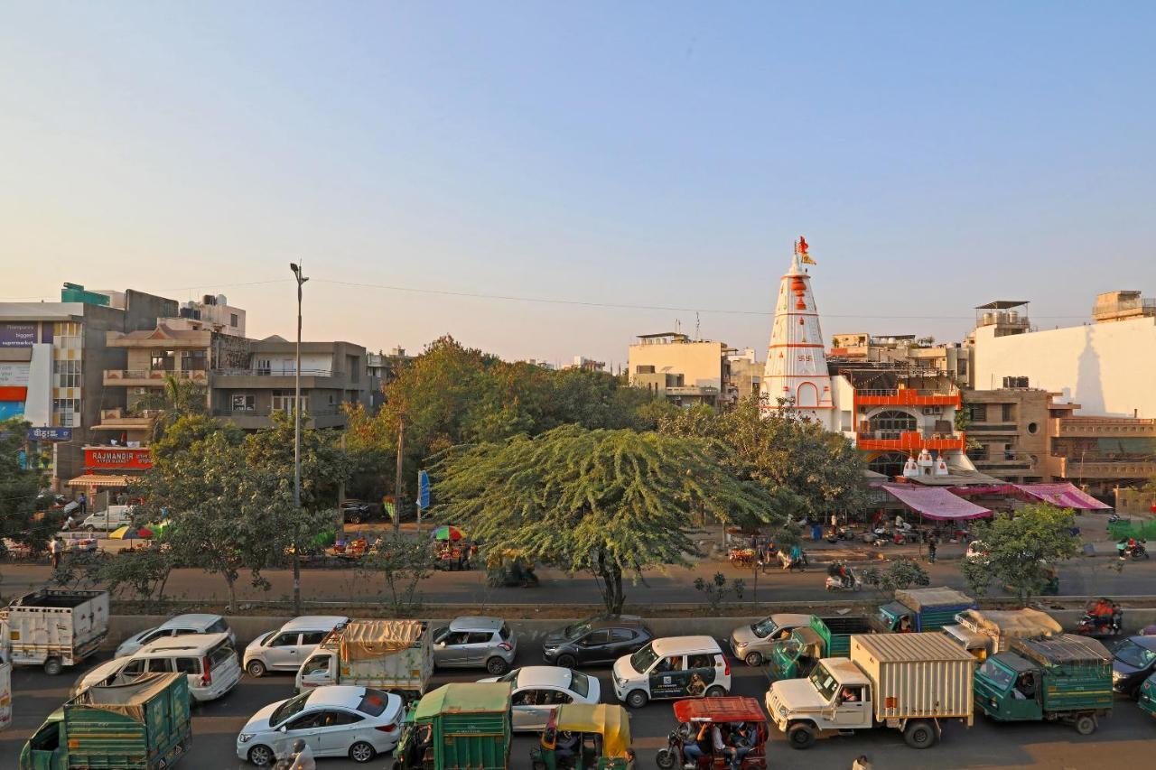 Hotel Yellow Chilli Britannia Chowk- Couple Friendly Local Id Accepted