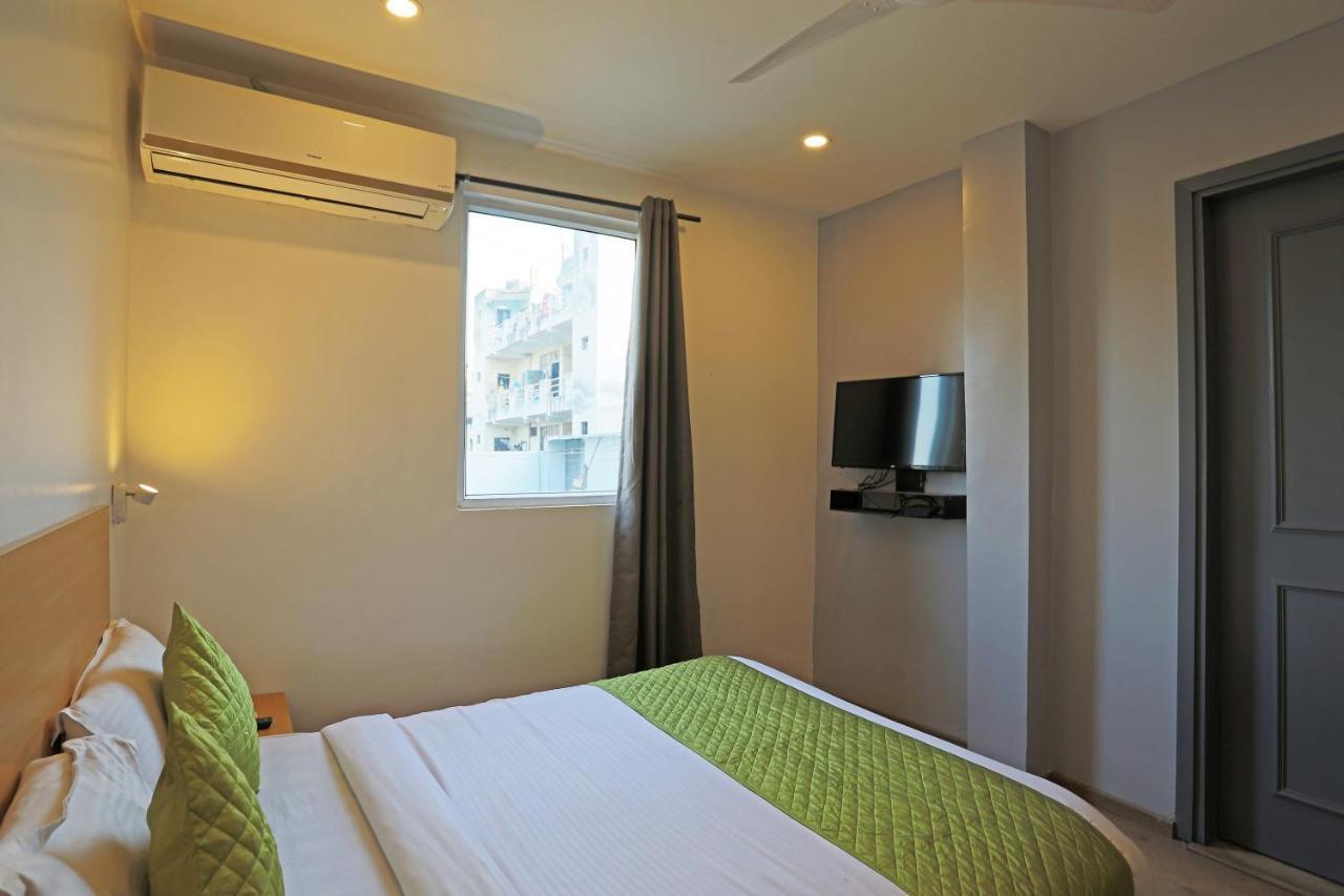 Yellow Chilli Britannia Chowk- Couple Friendly Local Id Accepted Hotel 3*