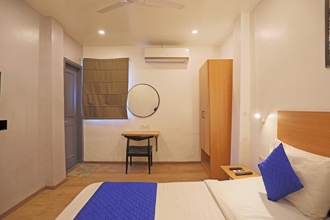 Hotel Yellow Chilli Britannia Chowk- Couple Friendly Local Id Accepted