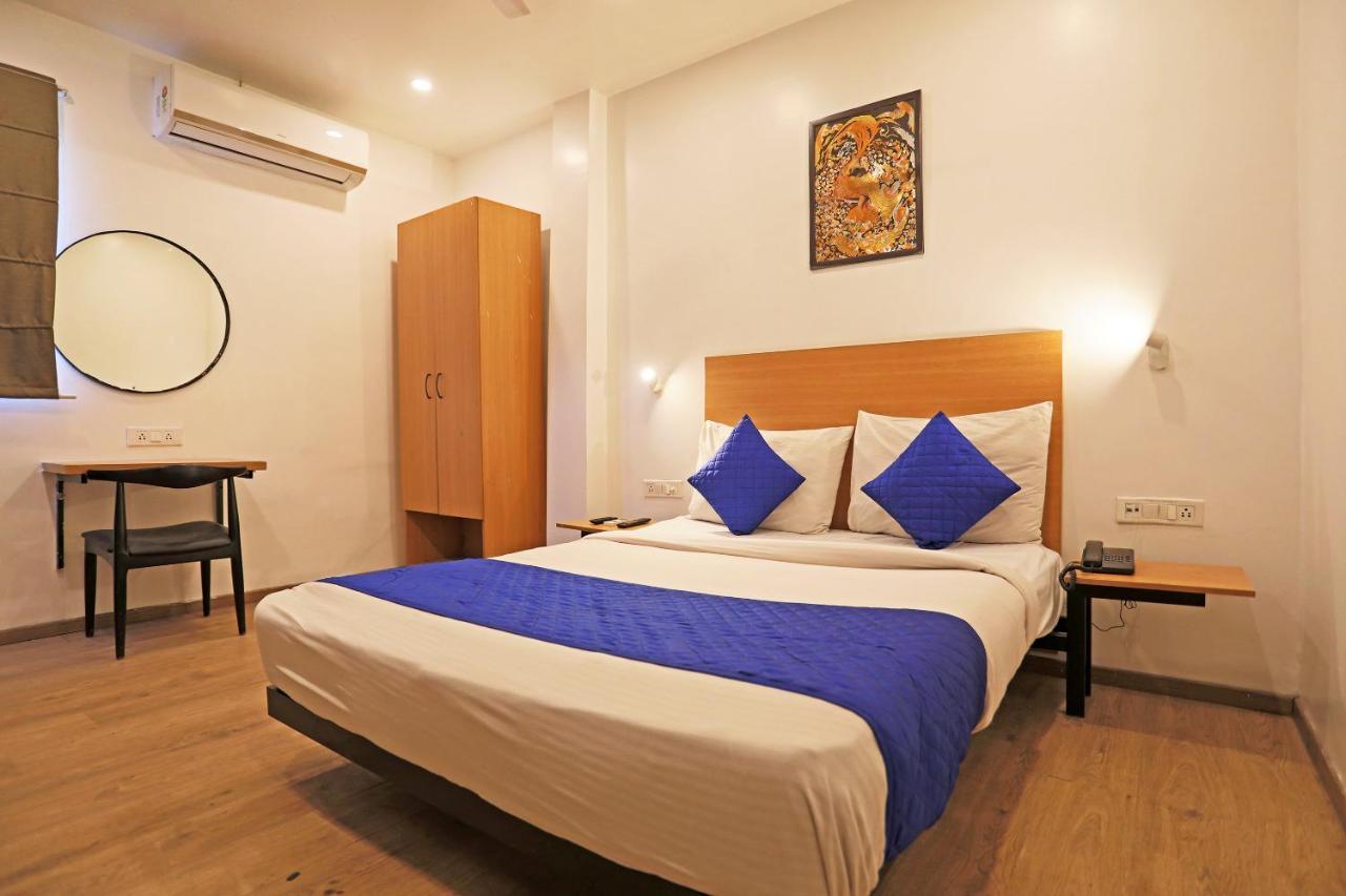 Hotel Yellow Chilli Britannia Chowk- Couple Friendly Local Id Accepted New Delhi