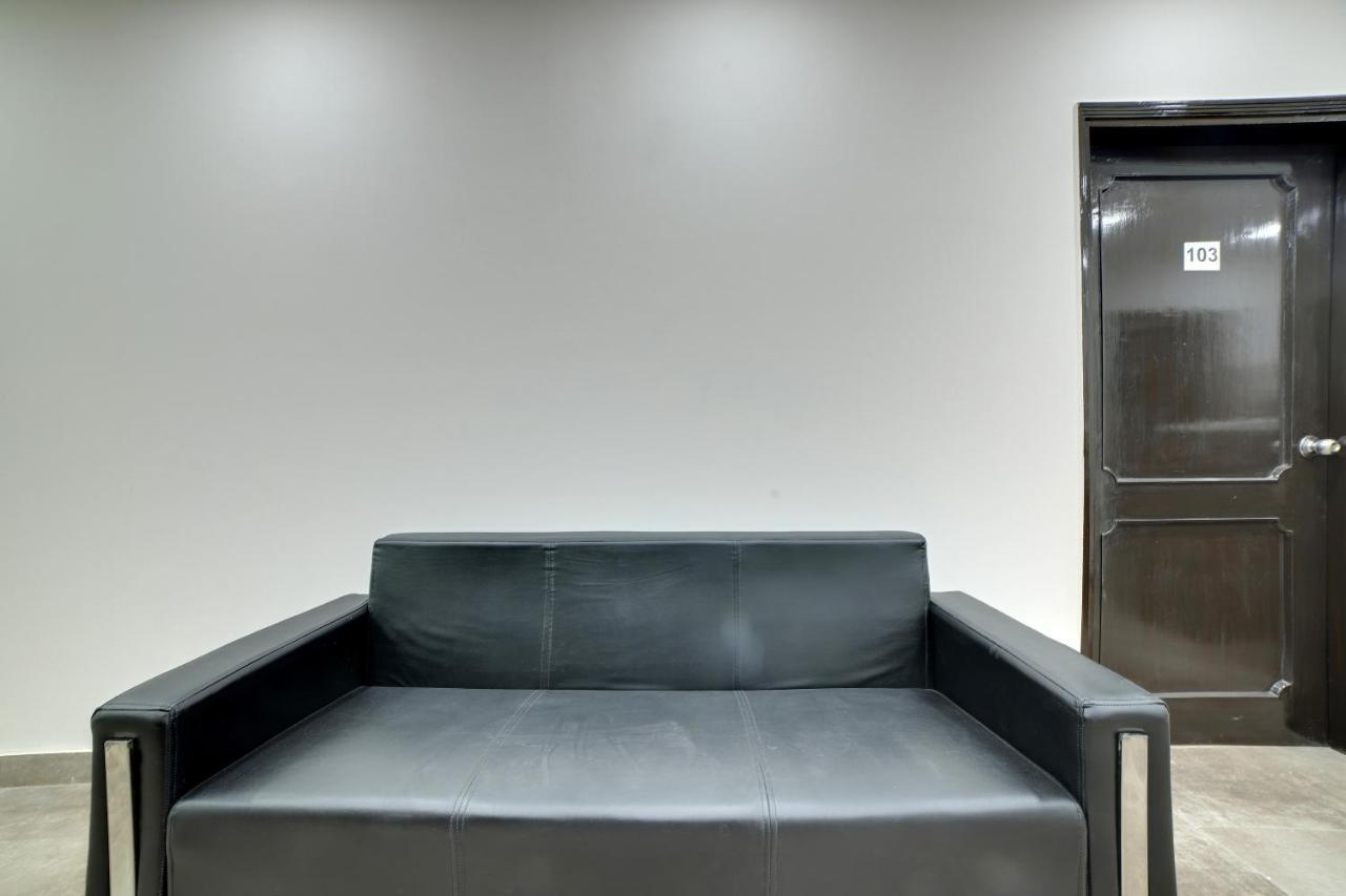 Oyo Bhera Residency Near Peera Garhi Metro Station