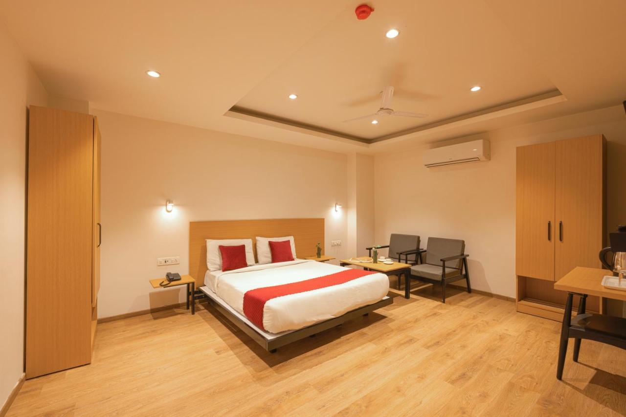 Gt At Delhi Airport Hotel 4*