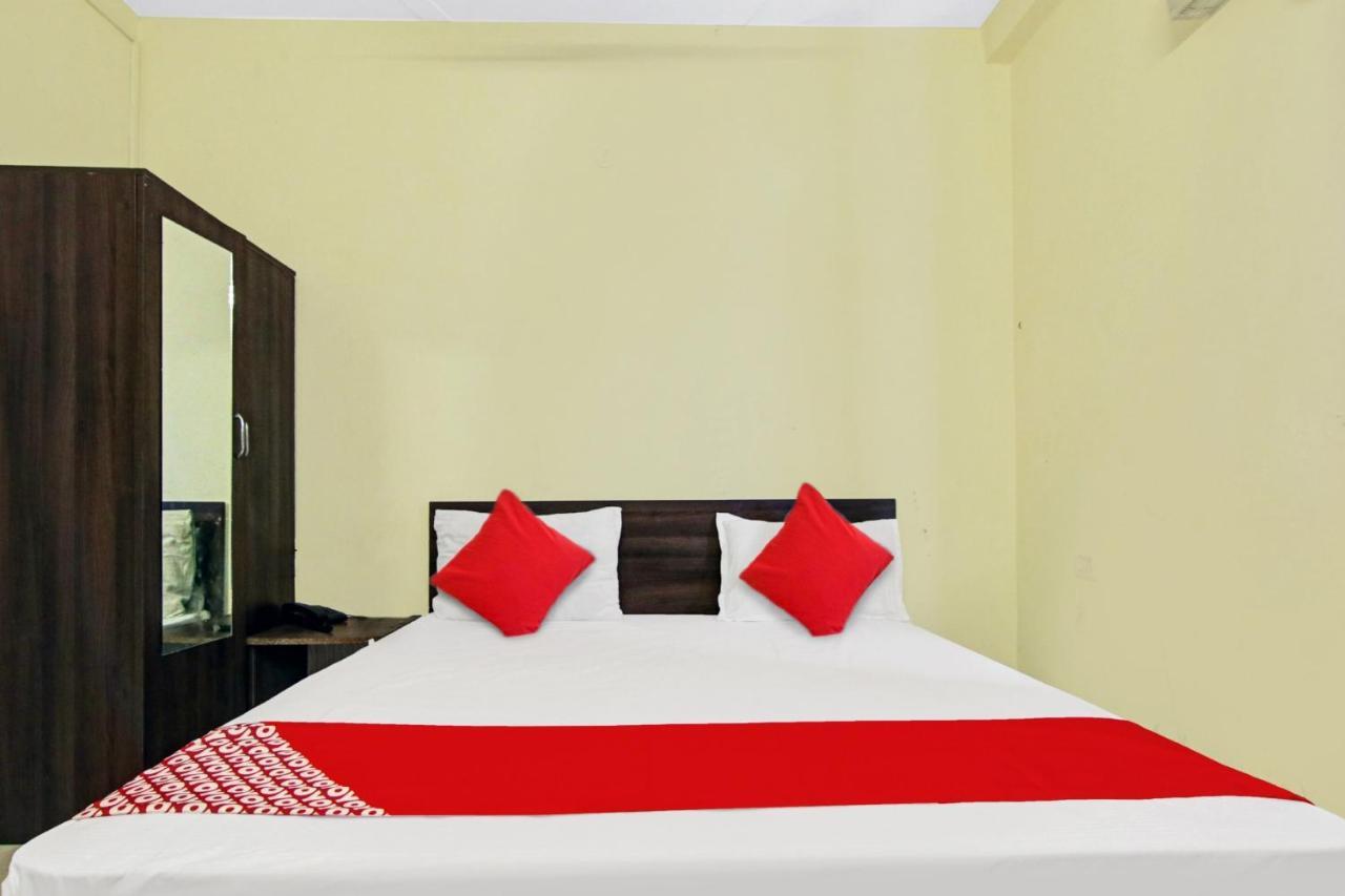 Hotel Oyo Flagship Pleasure Near Haiderpur Metro Station 3*