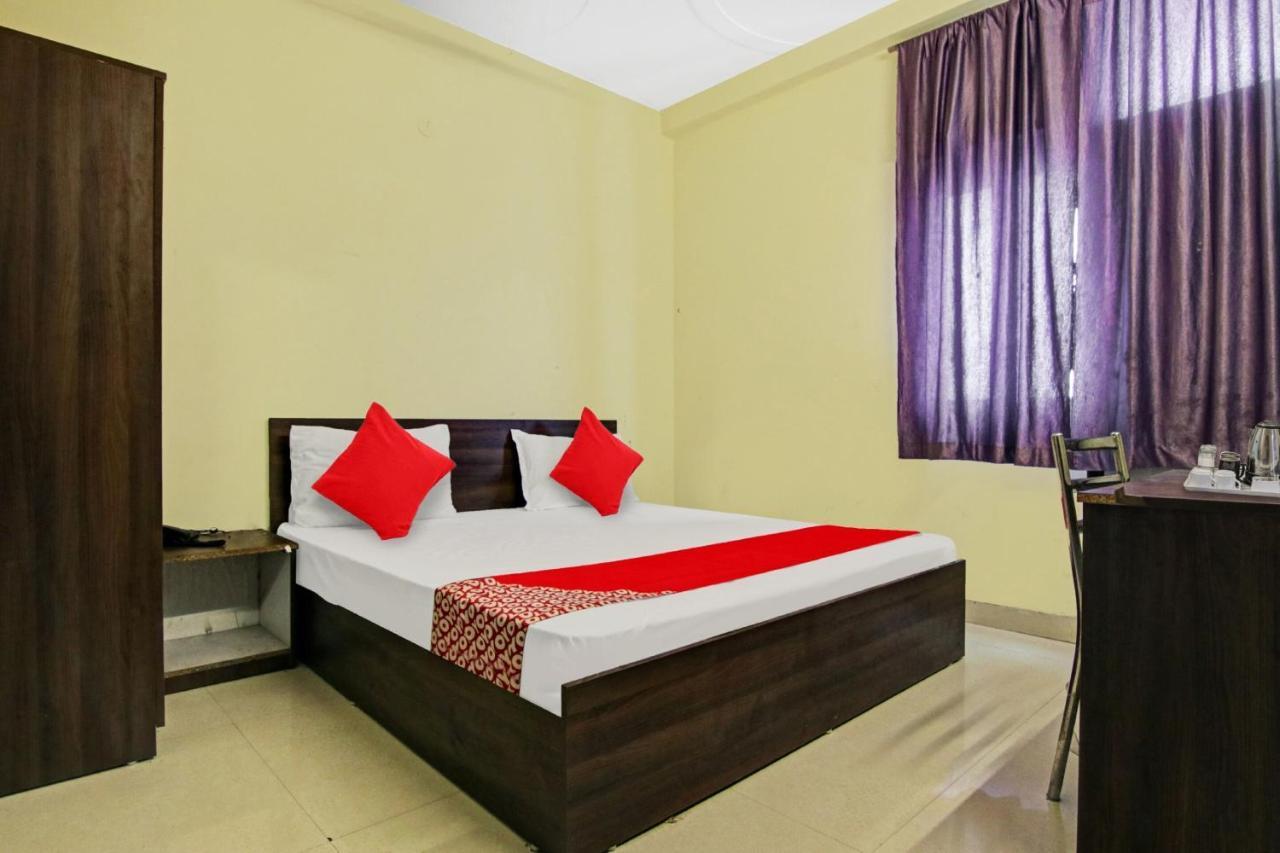 Hotel Oyo Flagship Pleasure Near Haiderpur Metro Station Nova Deli