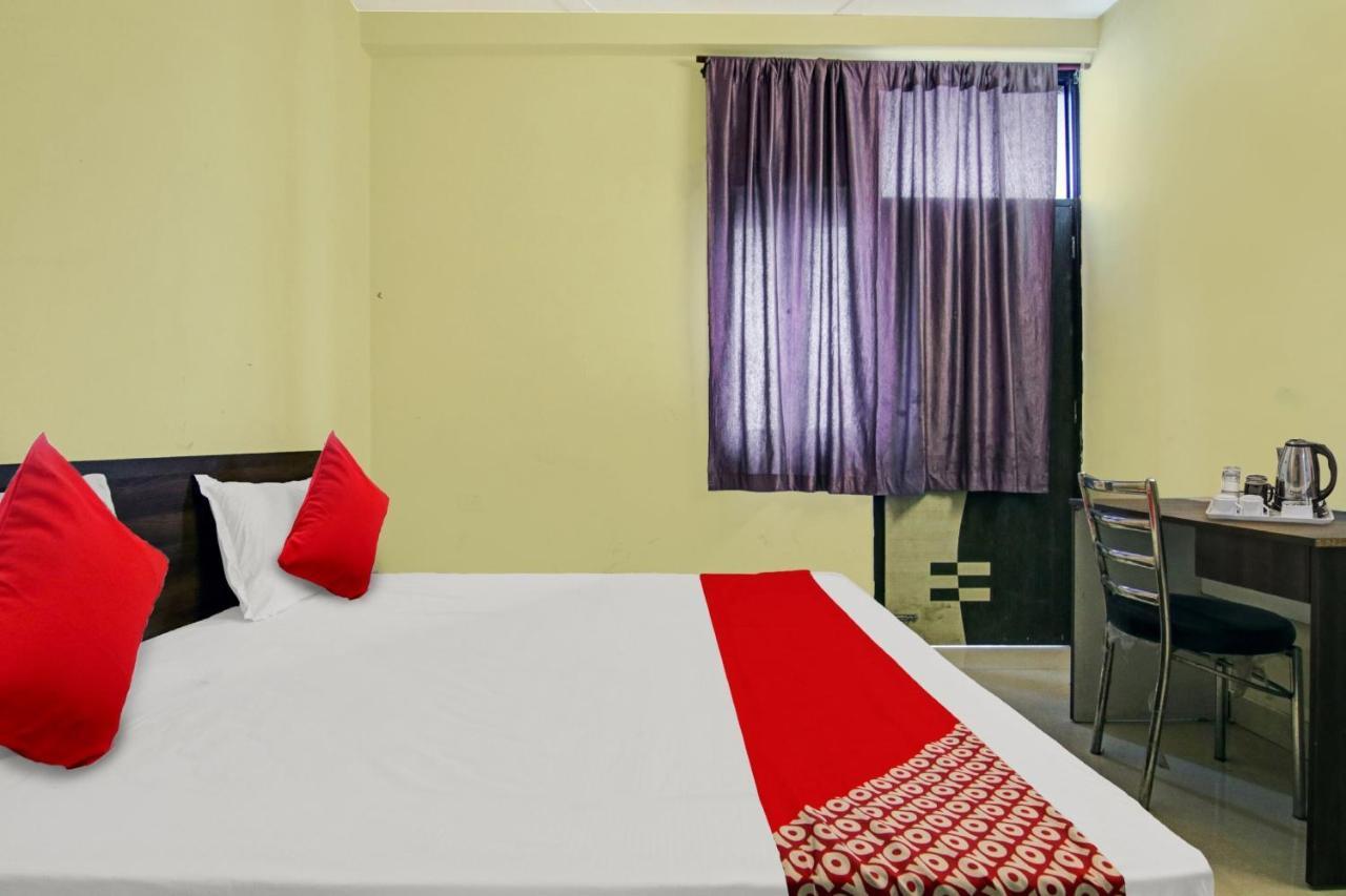 Oyo Flagship Pleasure Near Haiderpur Metro Station