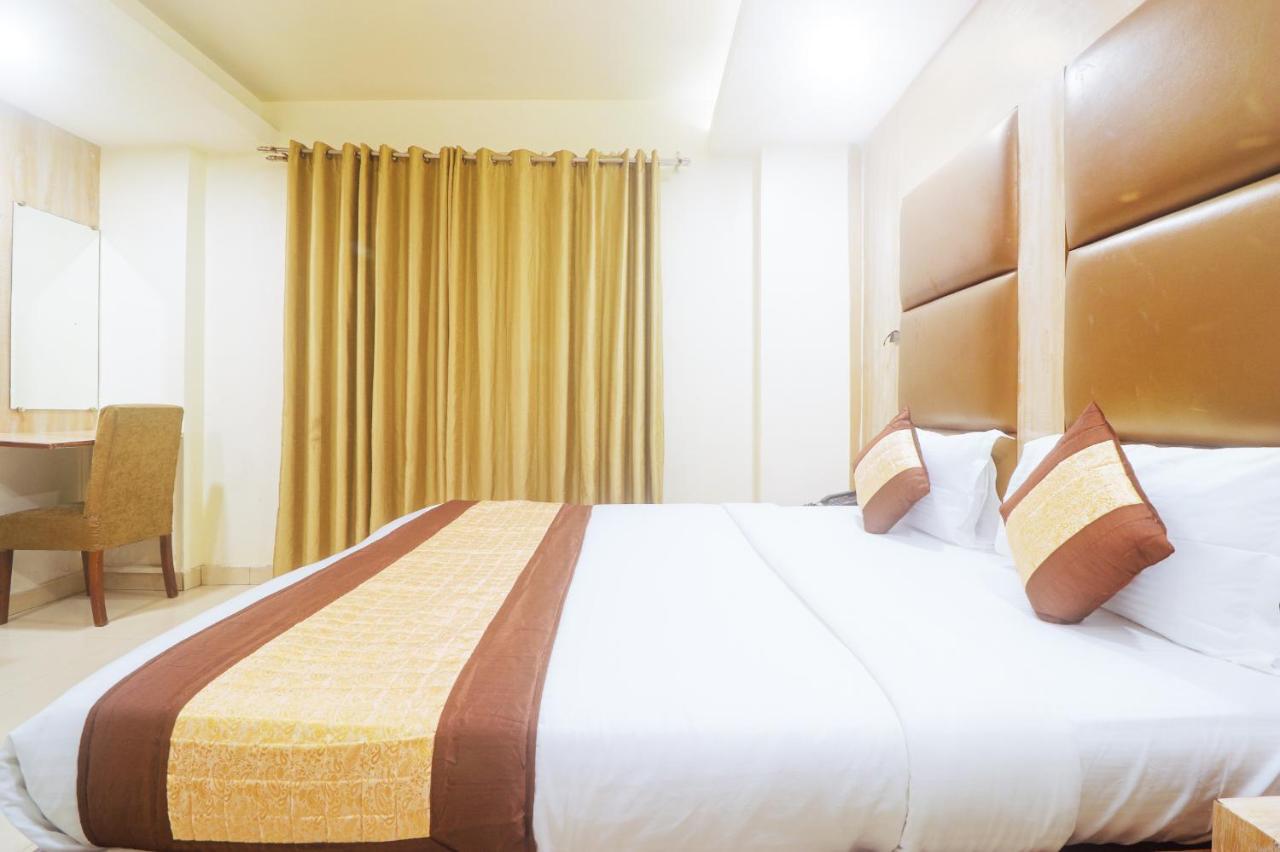 Hotel Sizzling Starr Nova Deli