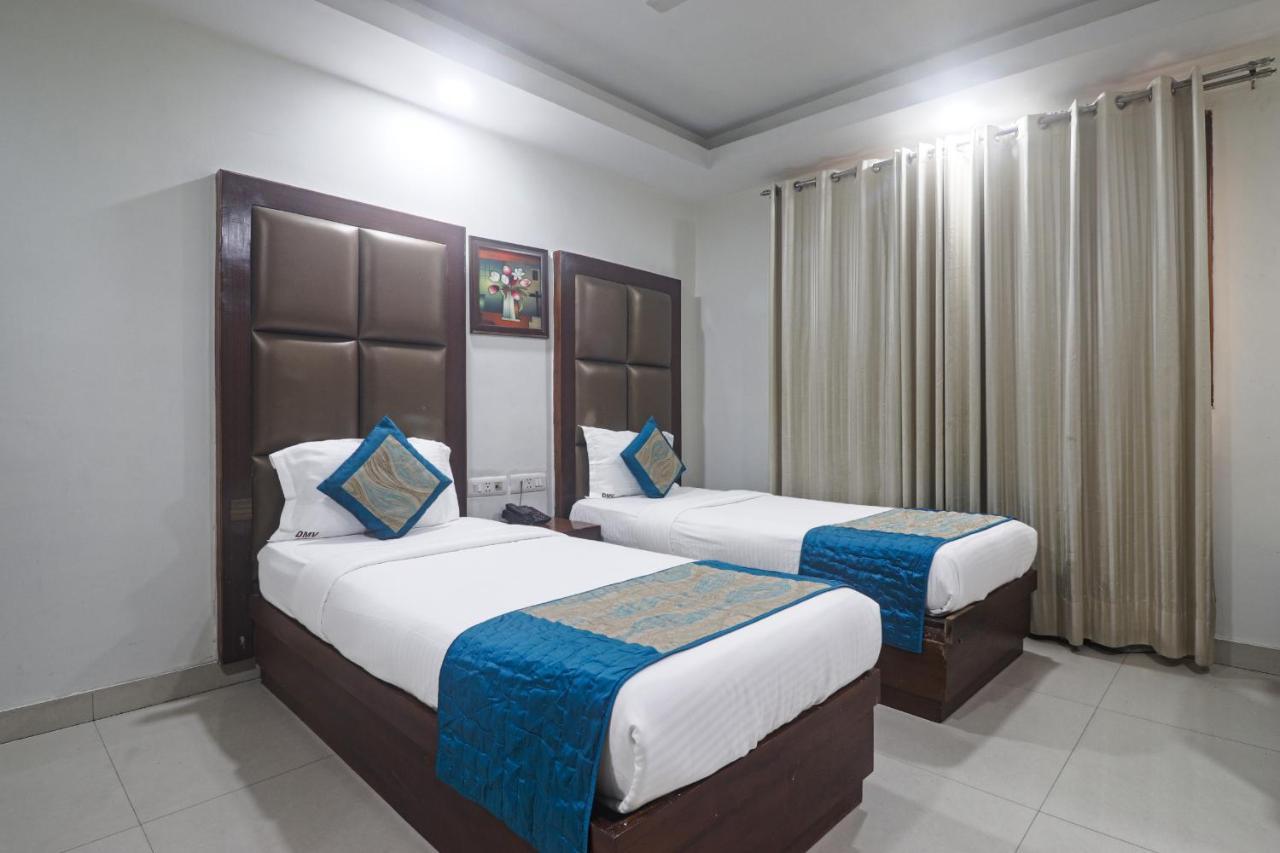 Sizzling Starr Hotel New Delhi