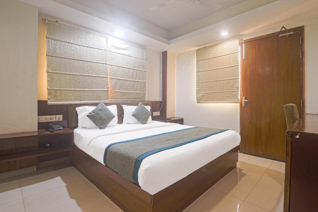 Sizzling Starr Hotel New Delhi