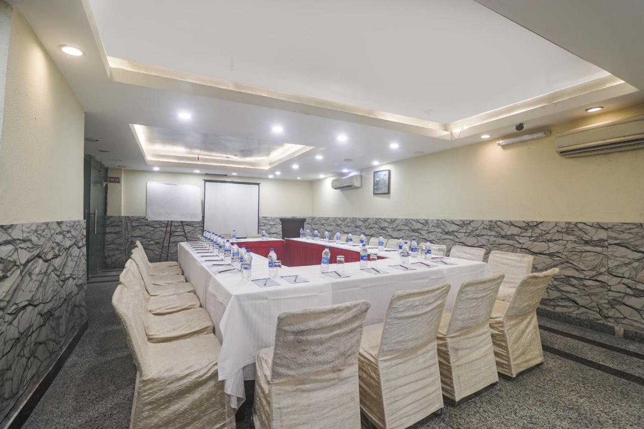 Sizzling Starr Hotel New Delhi