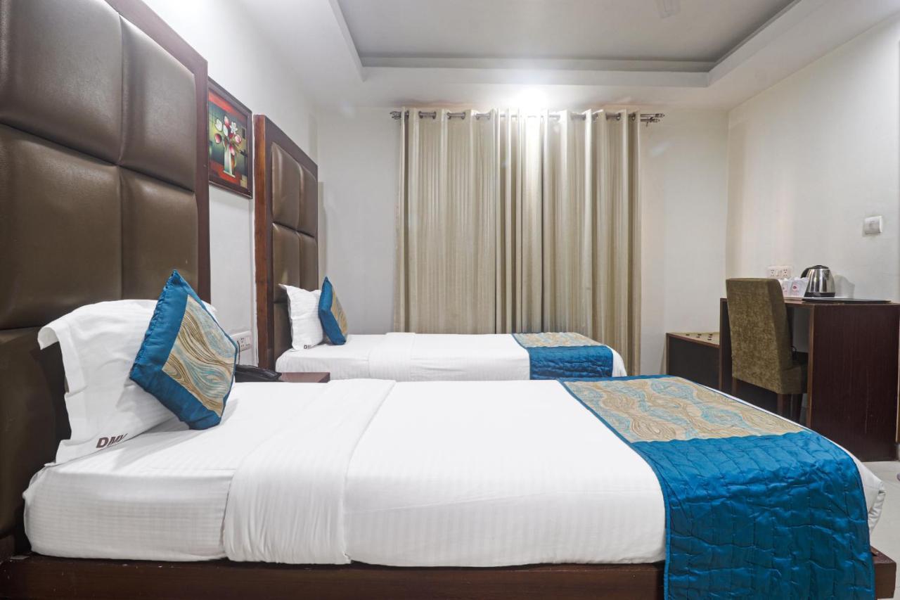 Sizzling Starr Hotel New Delhi