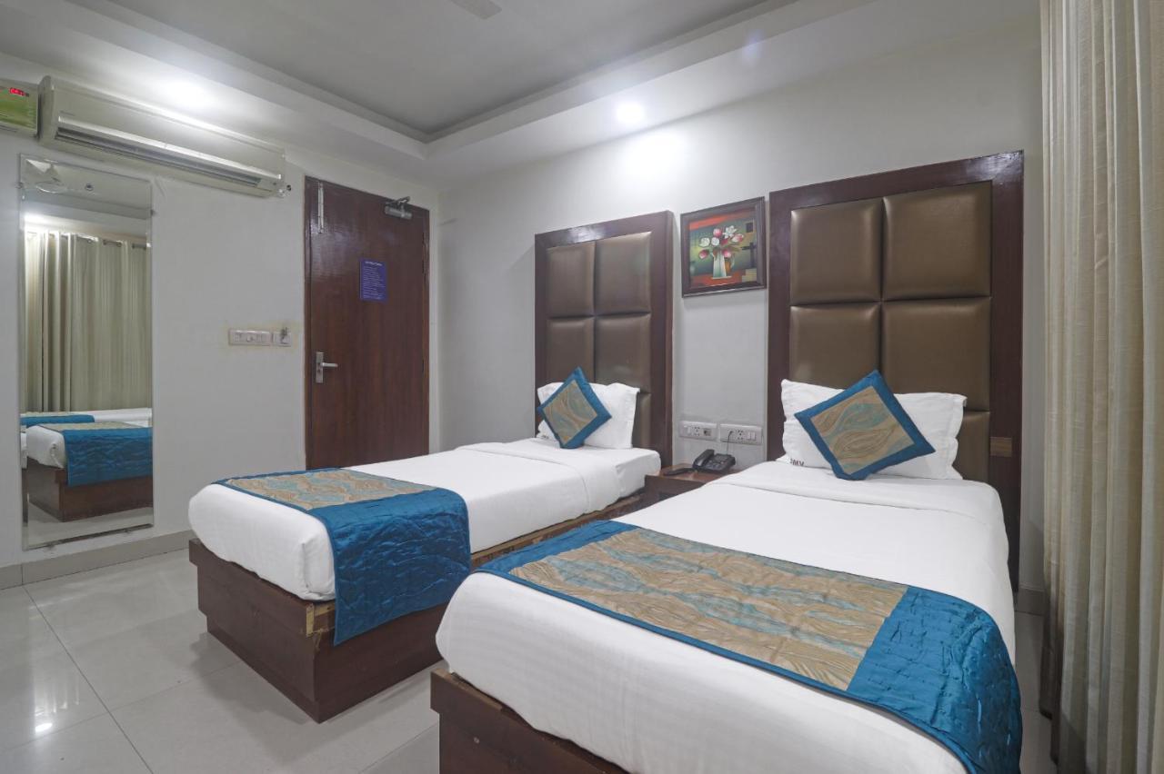 Sizzling Starr Hotel New Delhi