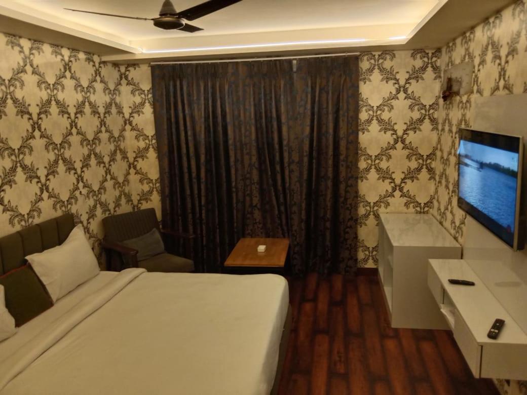 Hotel Majestic - East Of Kailash 3*