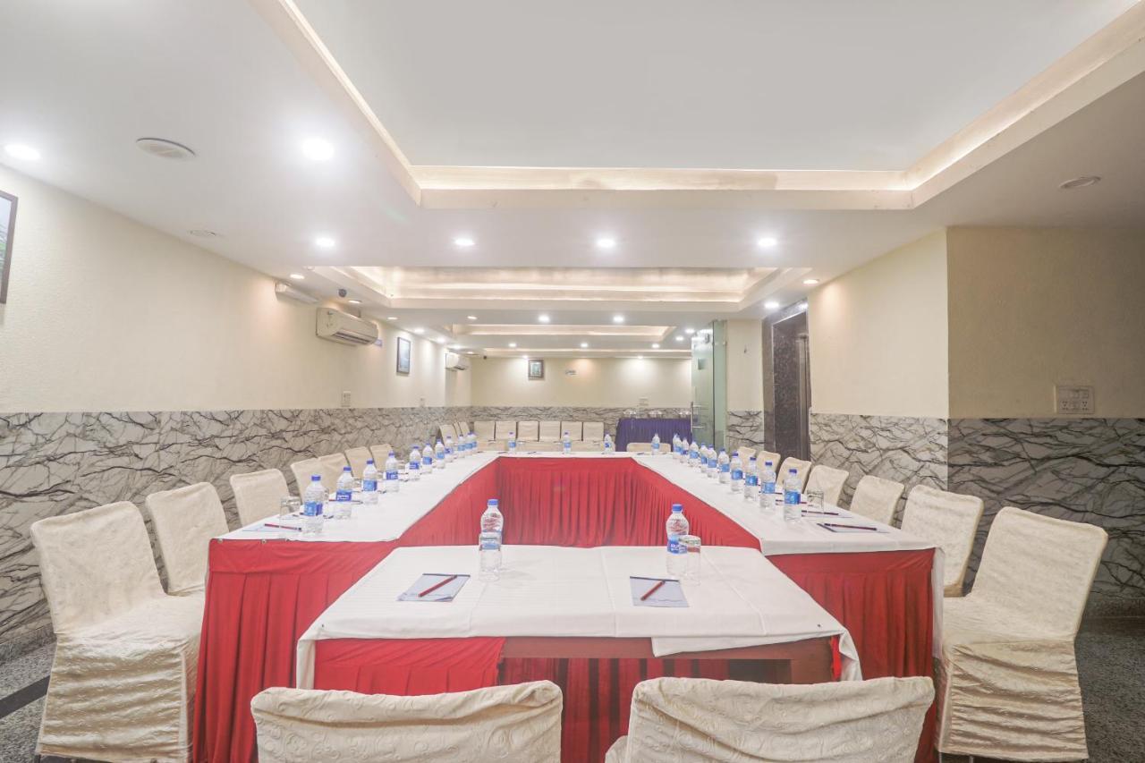 Sizzling Starr Hotel New Delhi