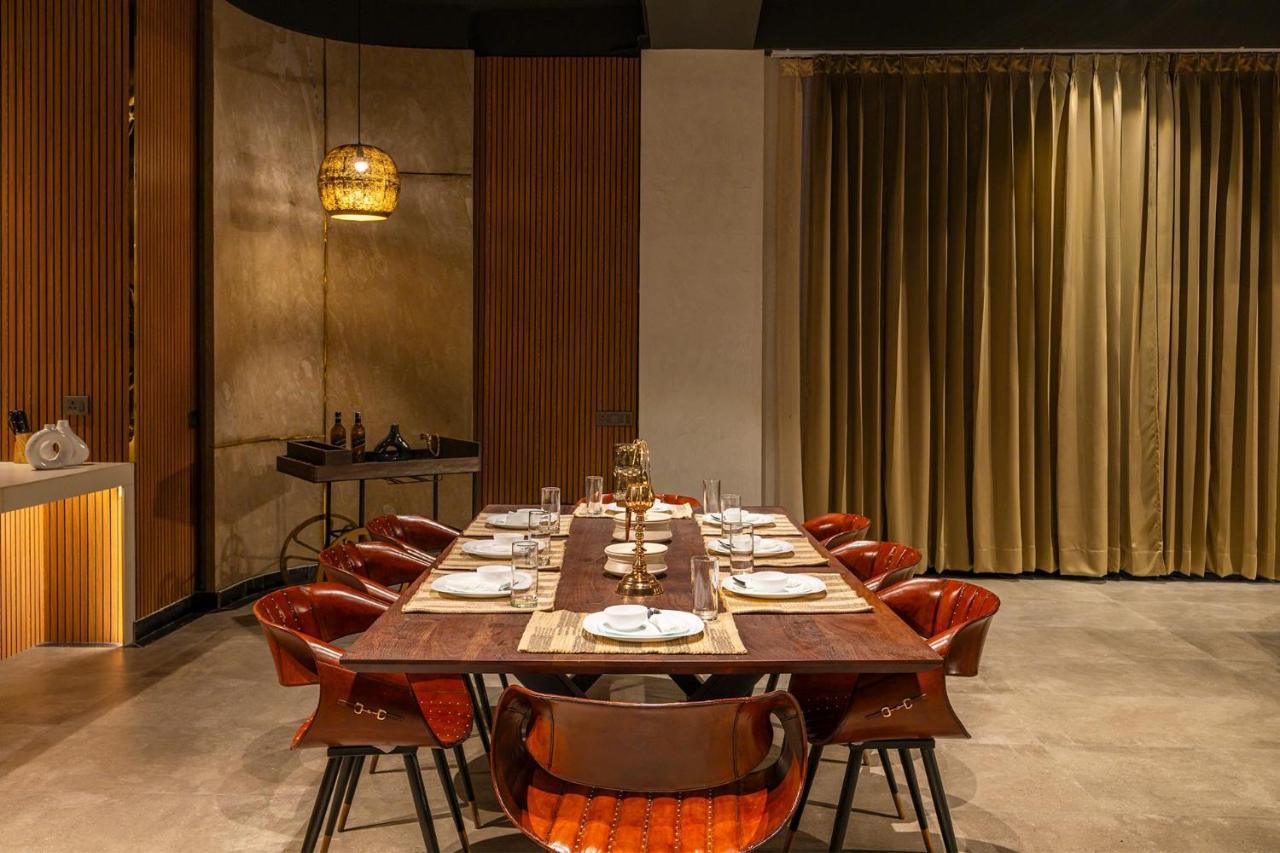 Stayvista's Anantam - Luxury 4br With Huge Swimming Pool In Delhi Pousada Nova Deli