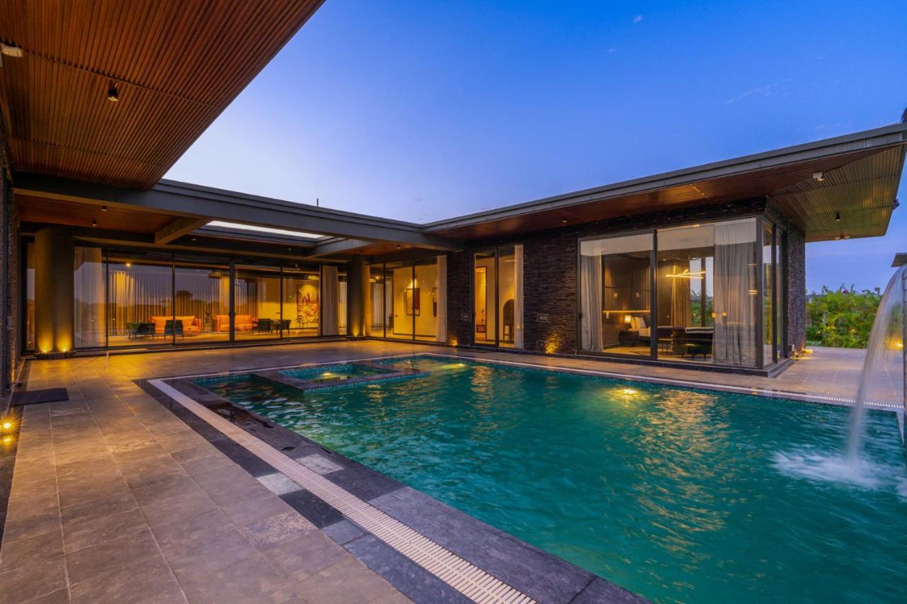 Pousada Stayvista's Anantam - Luxury 4br With Huge Swimming Pool In Delhi Nova Deli