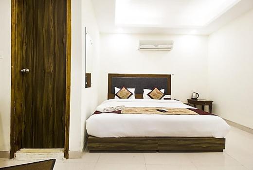 Majestic - East Of Kailash 3*