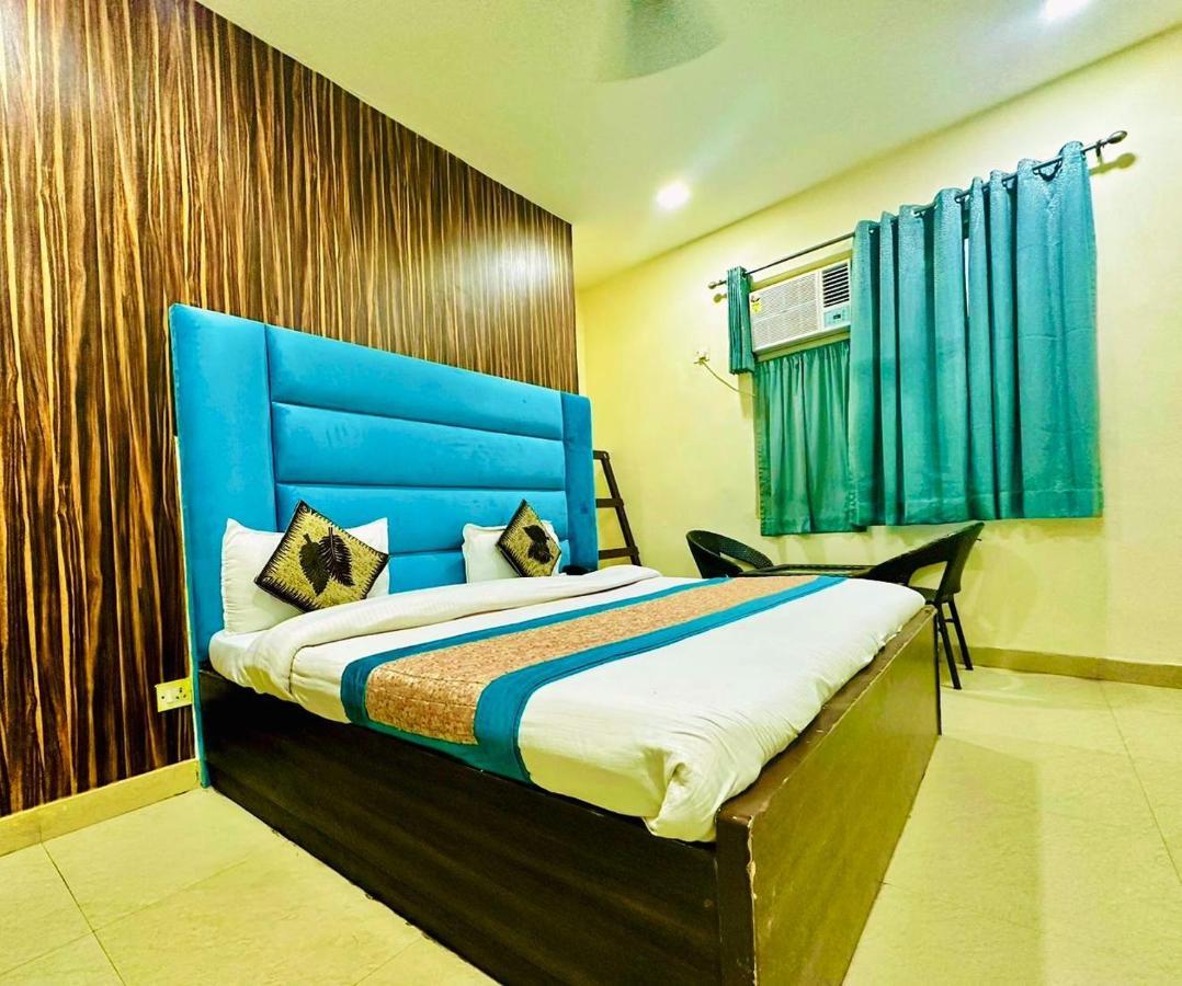 Aero Indus Near Airport 3*