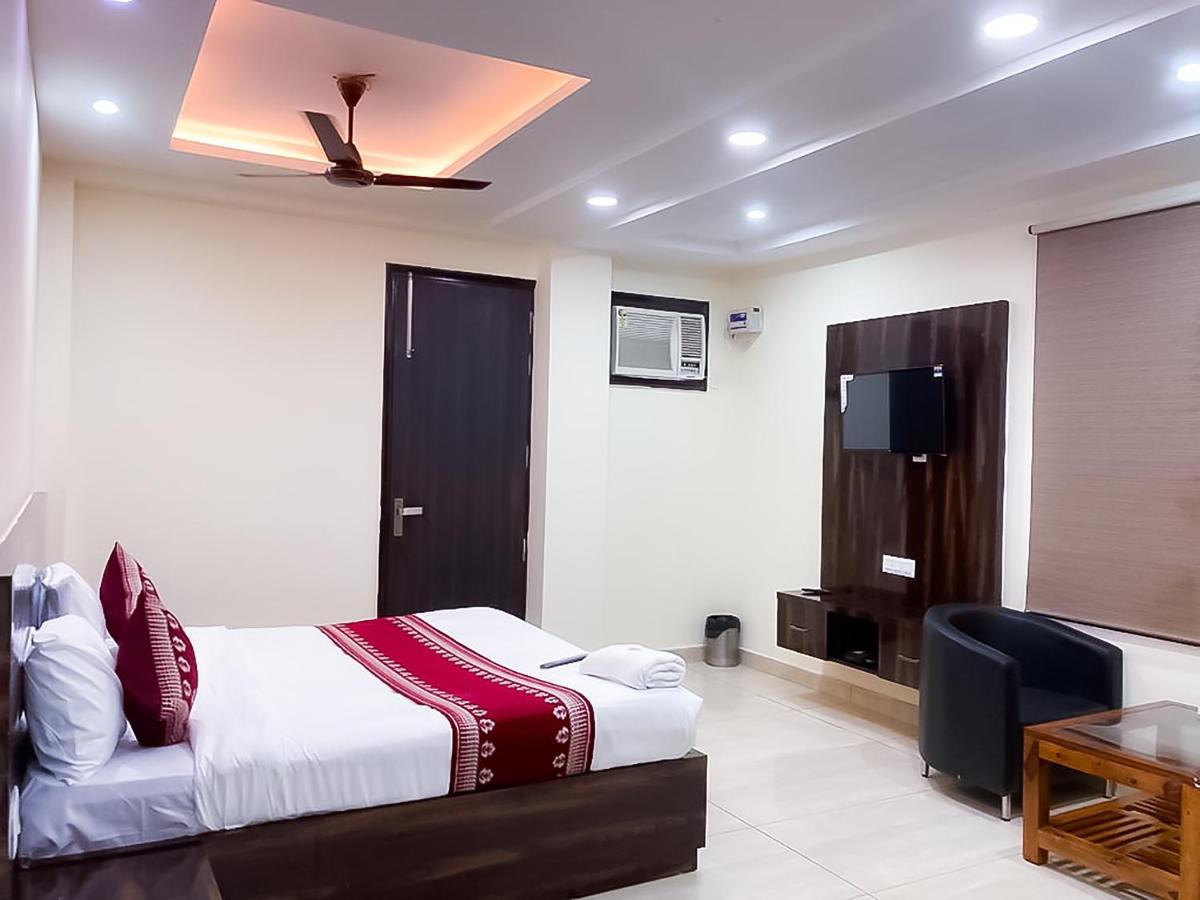 The Lisa Homes In Dwarka Sector-7 3*