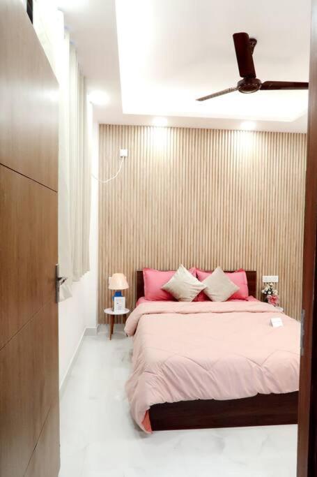 The Luxe In Delhi Apartment *