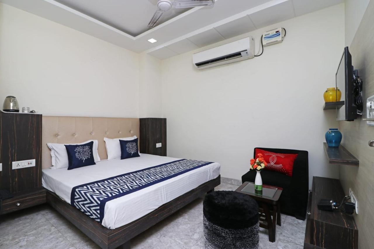 Hotel Season Grand Couple Friendly Pitampura Metro Station Delhi (National Capital Territory of India)