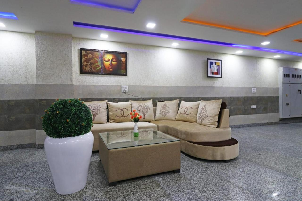 Season Grand Couple Friendly Pitampura Metro Station Hotel
