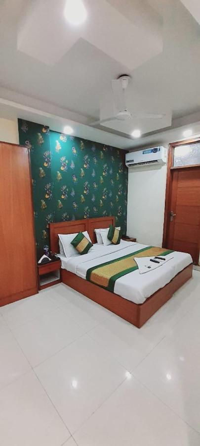 Hotel Star Light Near Delhi Airport 3*