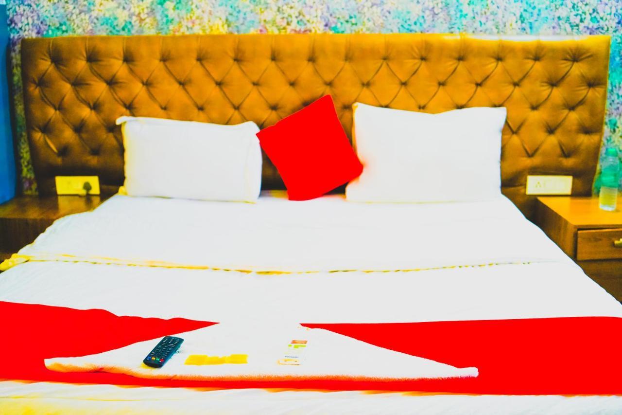 Premium In Jangpura Bhogal Near Nizamuddin Railway Station 3*