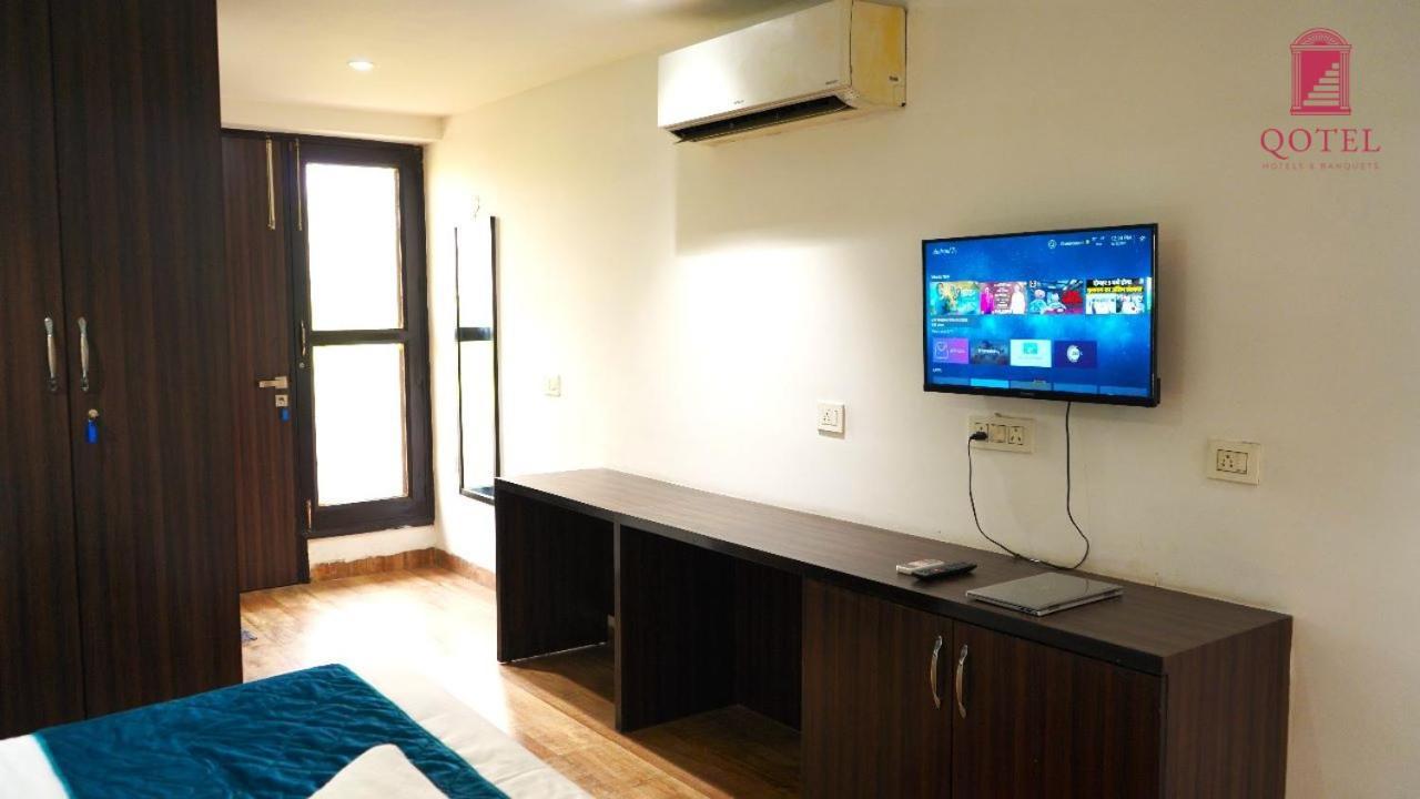 Apartment Qotel Rajouri Garden Above Ritu Marbel Near Rajouri Garden Metro Station *