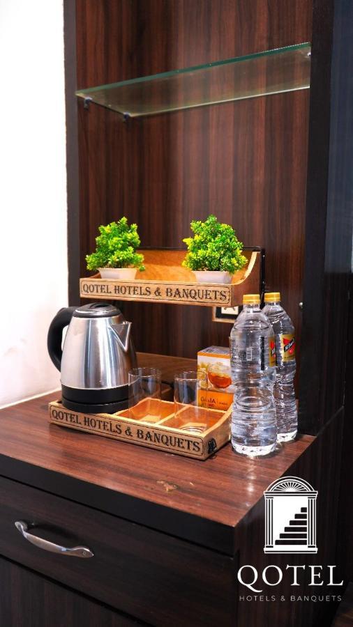 Qotel Rajouri Garden Above Ritu Marbel Near Rajouri Garden Metro Station Apartment