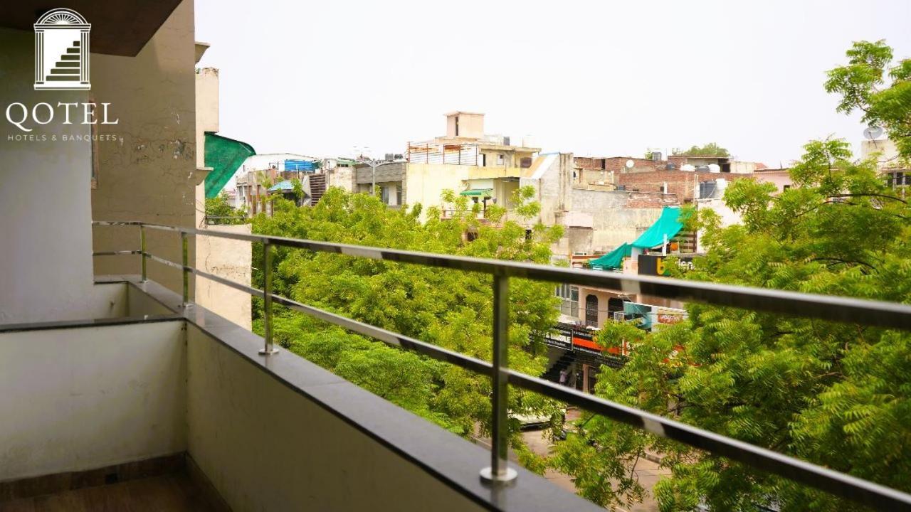 Qotel Rajouri Garden Above Ritu Marbel Near Rajouri Garden Metro Station Apartment *
