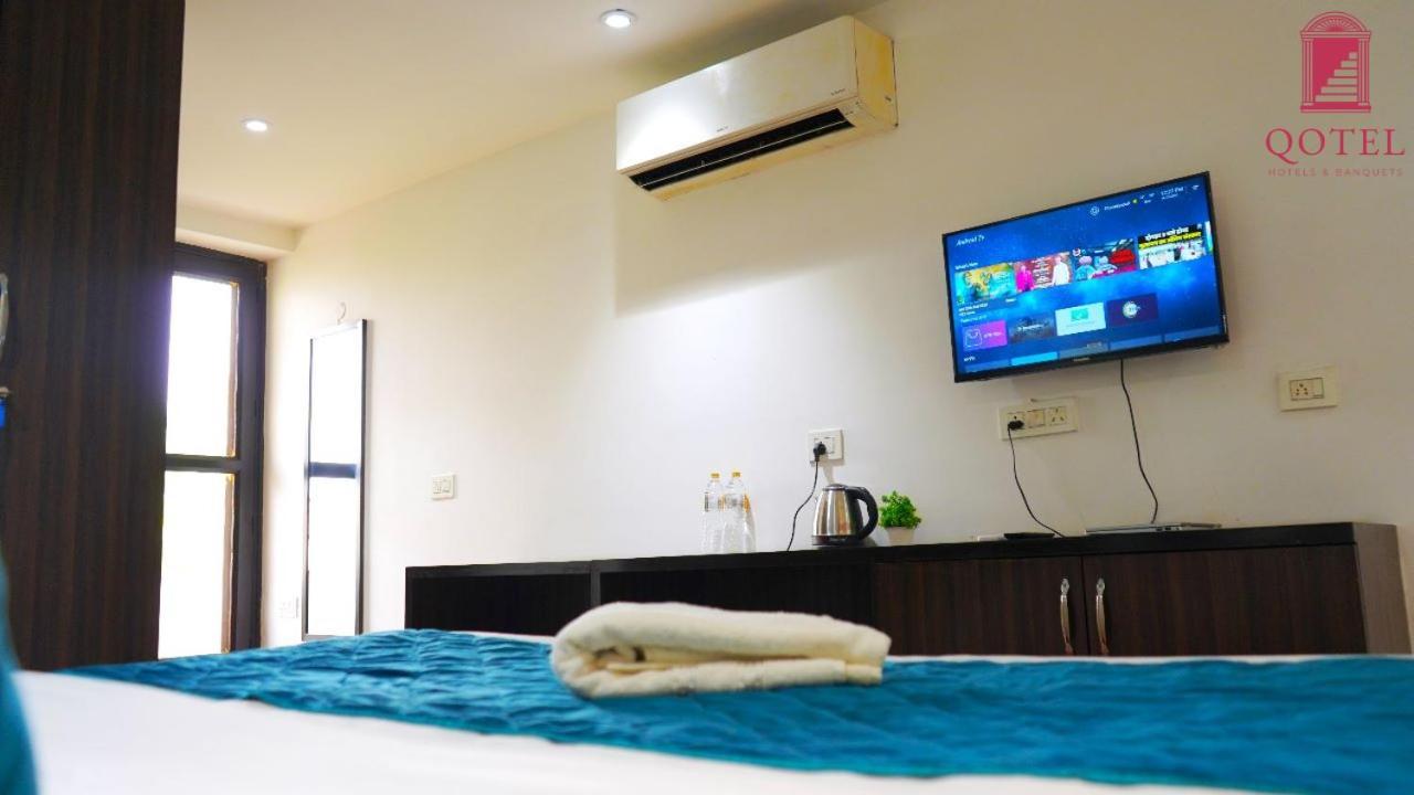 Qotel Rajouri Garden Above Ritu Marbel Near Rajouri Garden Metro Station New Delhi