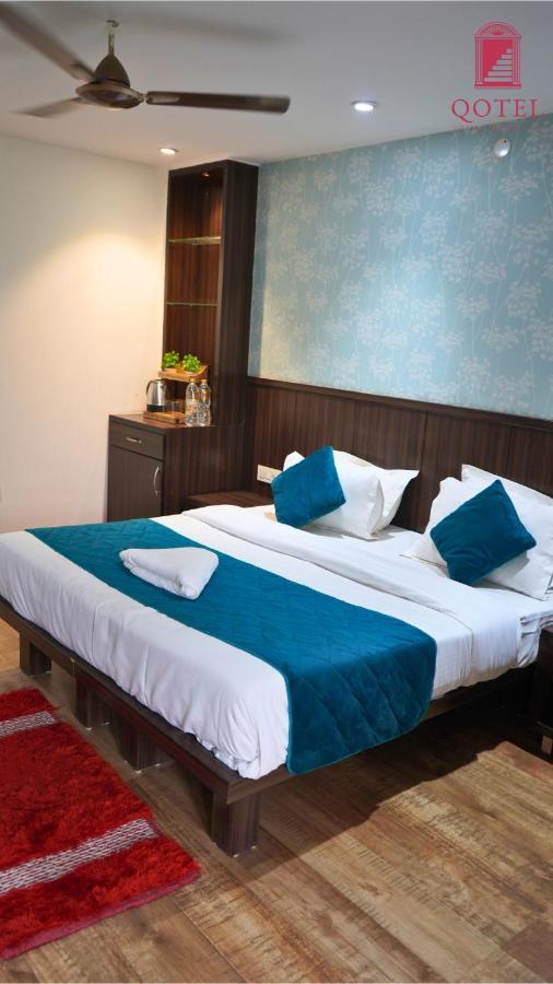 Apartment Qotel Rajouri Garden Above Ritu Marbel Near Rajouri Garden Metro Station *