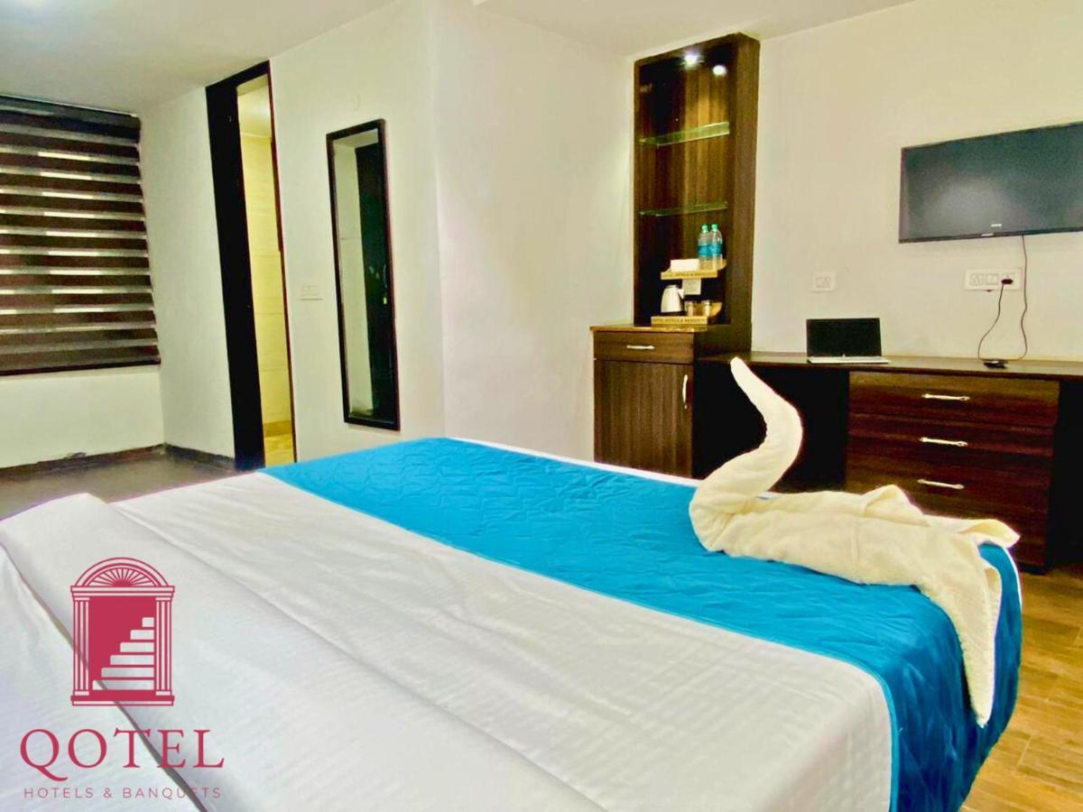 Qotel Rajouri Garden Above Ritu Marbel Near Rajouri Garden Metro Station Apartment *