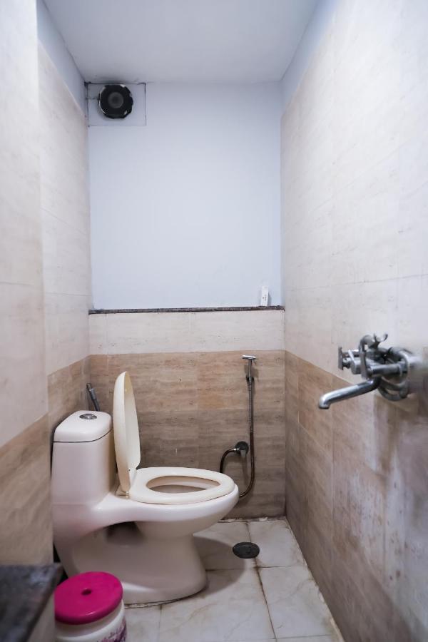 Roomshala 126 Mannat - Laxmi Nagar Hotel