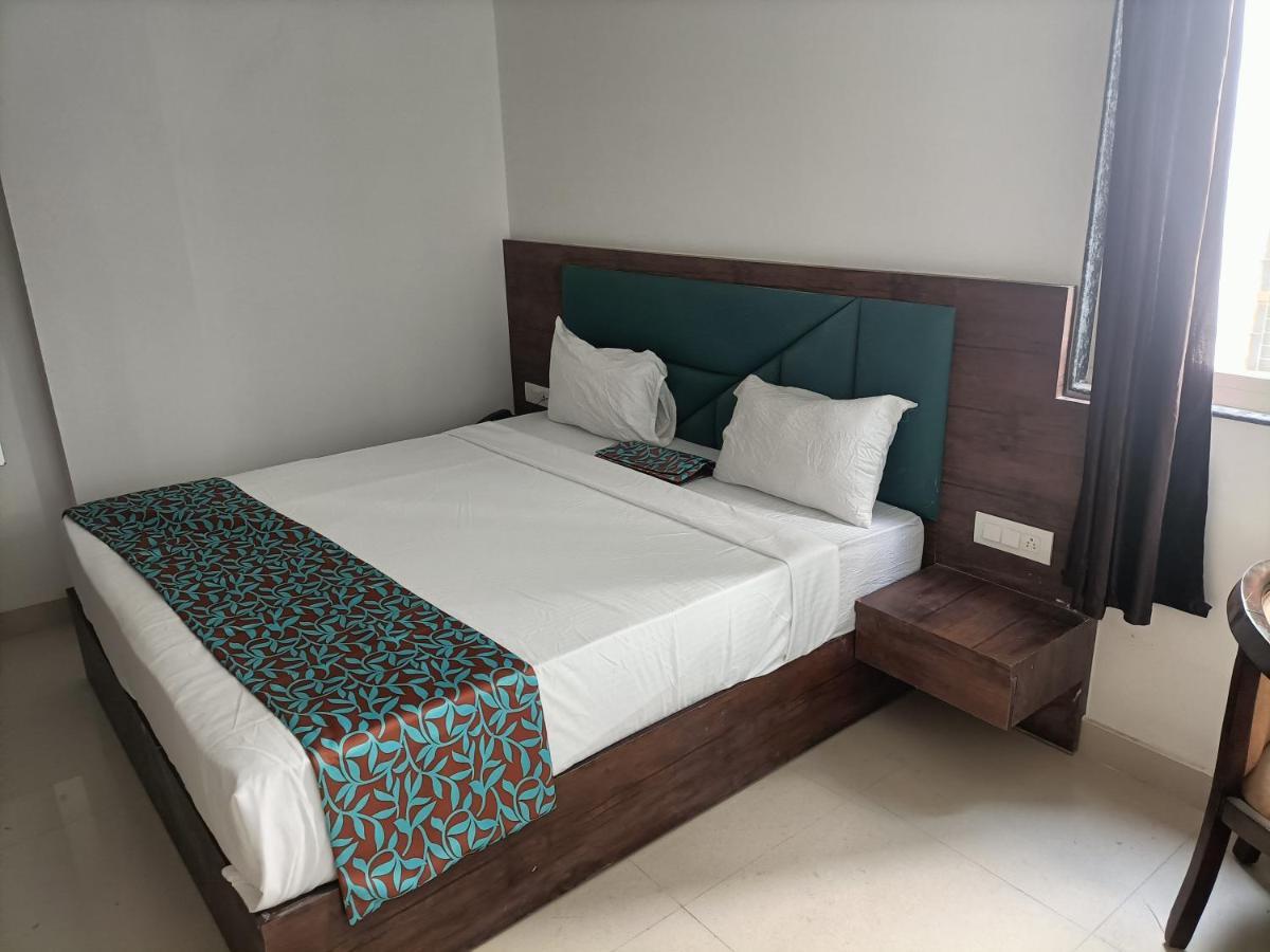 Hotel Hotel Ambience Plaza Near Igi Airport Delhi 4*